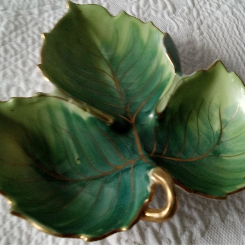 Vintage Elegant  porcelain Green Leaf-Shaped gold trim candy trinket dish